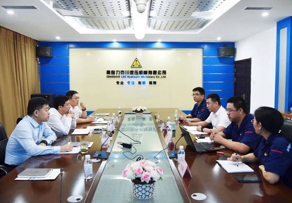 為高質量發展賦能！青島高新區李天傳主任至力克川液壓調研2.jpg